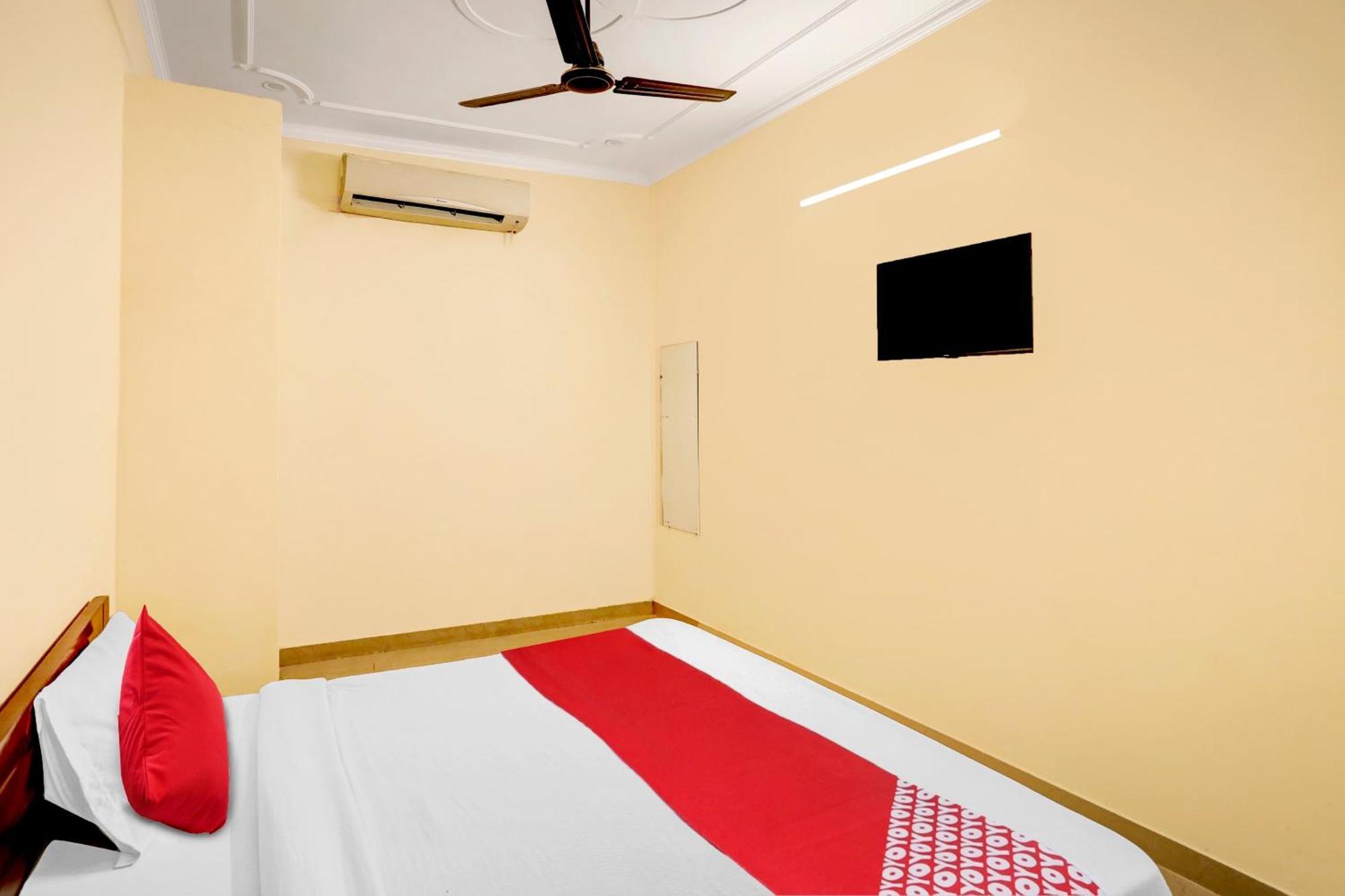 Hotel O Pari Hotel Ghaziabad Esterno foto